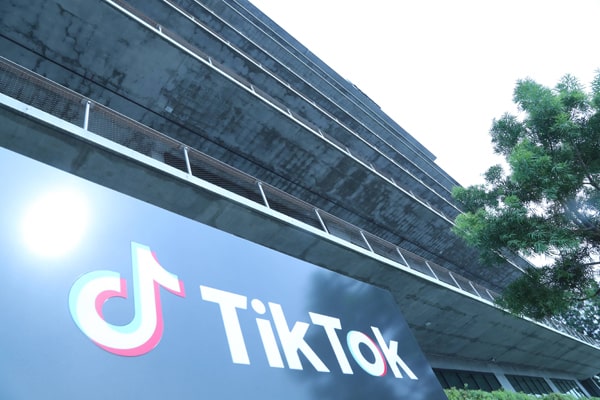 tiktok小店怎么上产品？